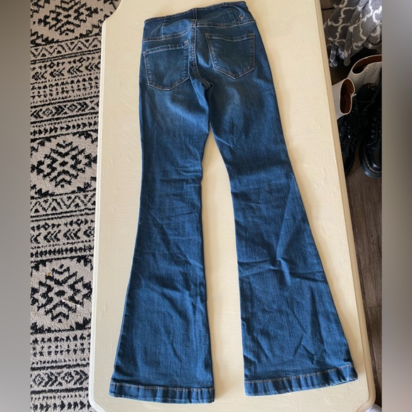 Cute stretchy flare jeans - Picture 4 of 4